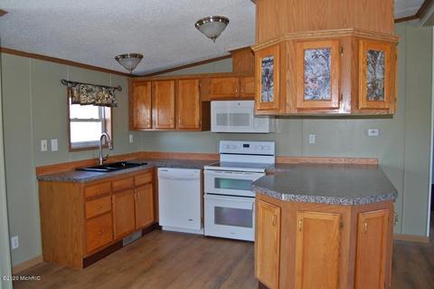 2793 Weeks Dr, Morley, MI 49336 photo 5