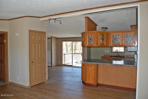 2793 Weeks Dr, Morley, MI 49336 photo 4