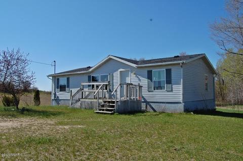 2793 Weeks Dr, Morley, MI 49336 photo 2