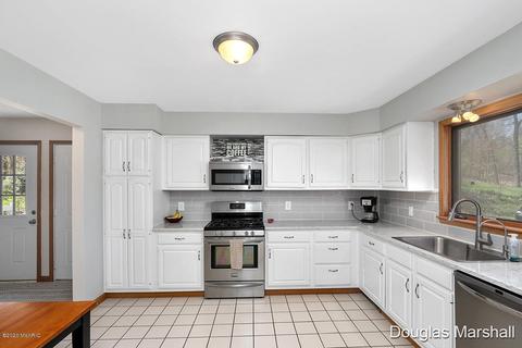 709 Park Street St, Belding, MI 48809 photo 7