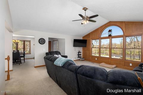 709 Park Street St, Belding, MI 48809 photo 5