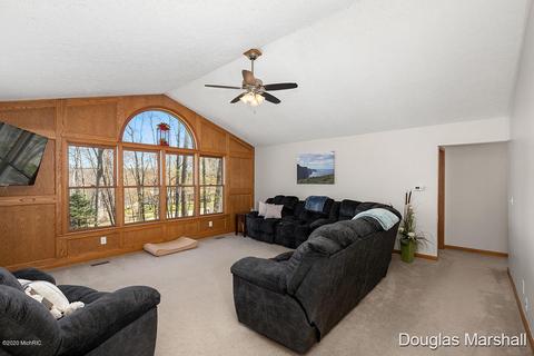 709 Park Street St, Belding, MI 48809 photo 3
