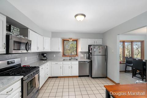 709 Park Street St, Belding, MI 48809 photo 6
