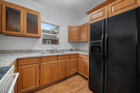 412 E Broadway St, Three Rivers, MI 49093 photo 9