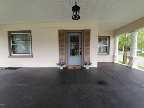 585 S Washington St, Constantine, MI 49042 photo 4