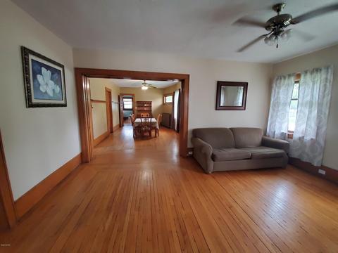 585 S Washington St, Constantine, MI 49042 photo 7