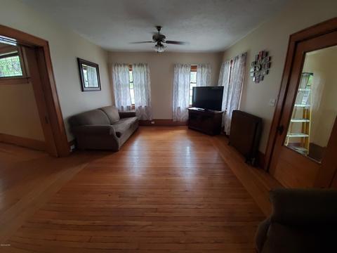 585 S Washington St, Constantine, MI 49042 photo 8