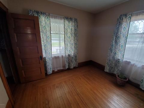 585 S Washington St, Constantine, MI 49042 photo 10