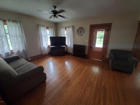 585 S Washington St, Constantine, MI 49042 photo 9