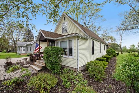 109 Featherbone Ave, Three Oaks, MI 49128 photo 2