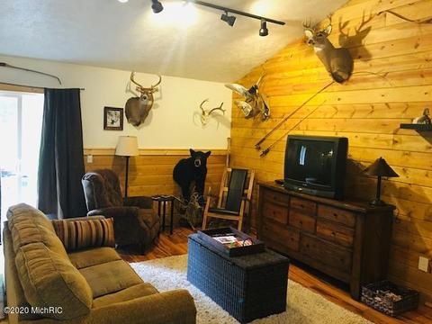 8948 E Barx Rd, Chase, MI 49623 photo 7