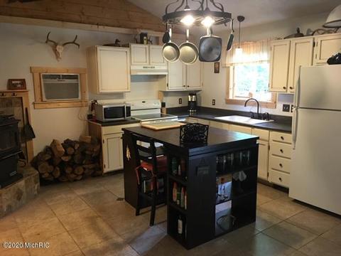 8948 E Barx Rd, Chase, MI 49623 photo 2