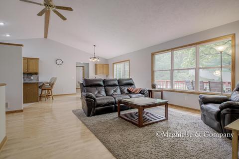 1982 Red Pine Ln, Dorr, MI 49323 photo 4