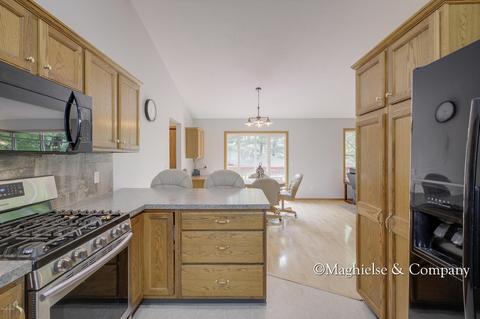 1982 Red Pine Ln, Dorr, MI 49323 photo 7