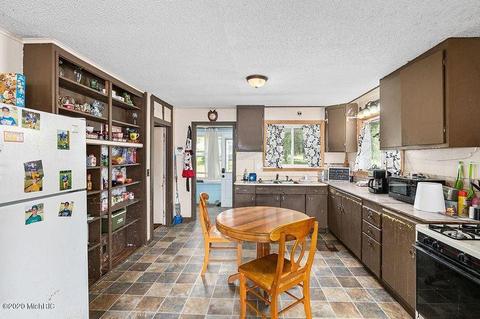 155 5th St, Morley, MI 49336 photo 5