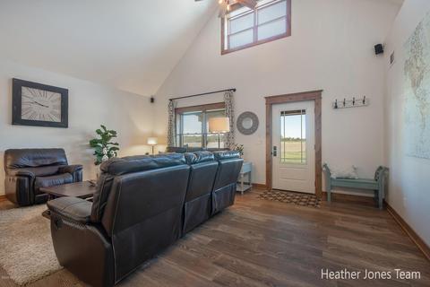 8872 E Spencer Rd, Crystal, MI 48818 photo 7