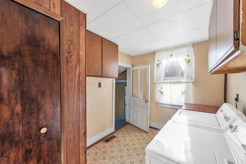 230 W North St, Ithaca, MI 48847 photo 24
