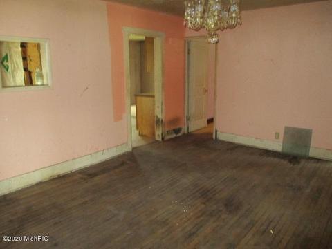 207 E 3rd St, Buchanan, MI 49107 photo 12