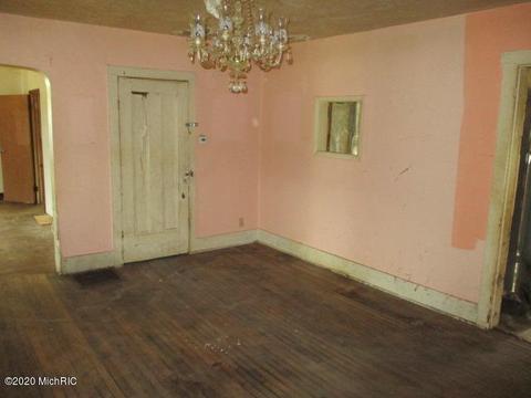207 E 3rd St, Buchanan, MI 49107 photo 9