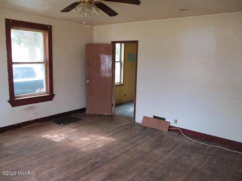 207 E 3rd St, Buchanan, MI 49107 photo 15