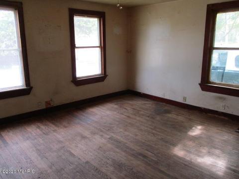 207 E 3rd St, Buchanan, MI 49107 photo 14