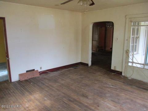 207 E 3rd St, Buchanan, MI 49107 photo 16