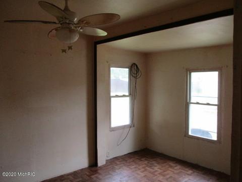 207 E 3rd St, Buchanan, MI 49107 photo 10