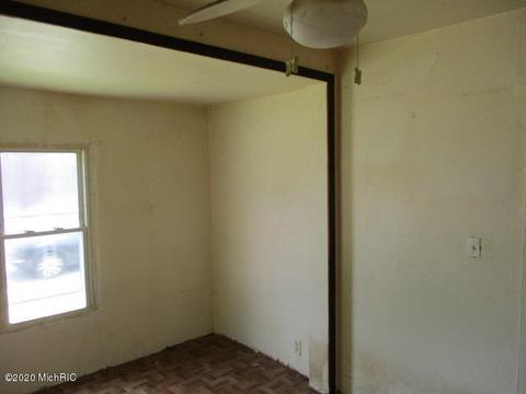 207 E 3rd St, Buchanan, MI 49107 photo 11