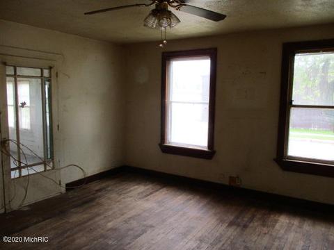 207 E 3rd St, Buchanan, MI 49107 photo 17