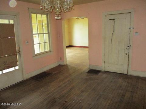 207 E 3rd St, Buchanan, MI 49107 photo 8