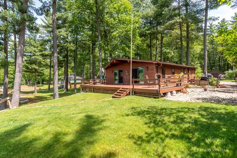6724 E Carrigan Dr, Newaygo, MI 49337 photo 2