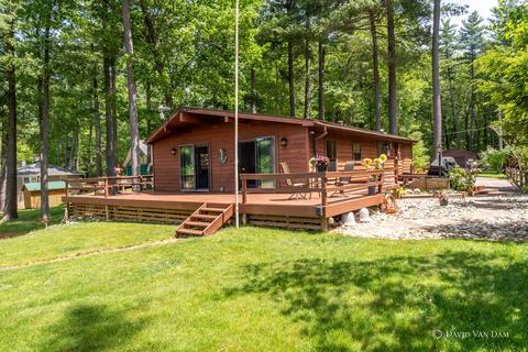 6724 E Carrigan Dr, Newaygo, MI 49337 photo 1