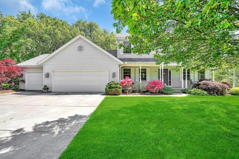710 Pendleton Dr NE, Comstock Park, MI 49321 photo 1