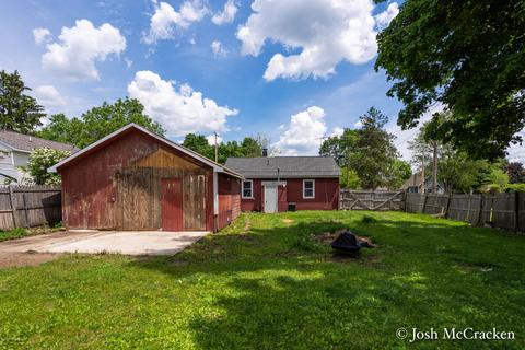 180 S Center St, Lowell, MI 49331 photo 3
