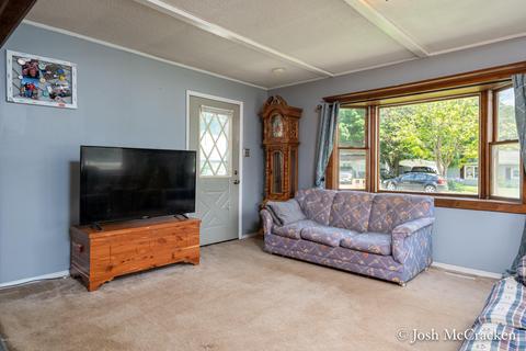 180 S Center St, Lowell, MI 49331 photo 9
