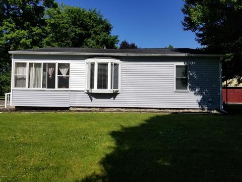92 Walnut St, Coldwater, MI 49036 photo 1