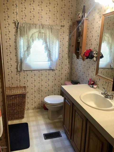 618 Ellis Ave, Belding, MI 48809 photo 9