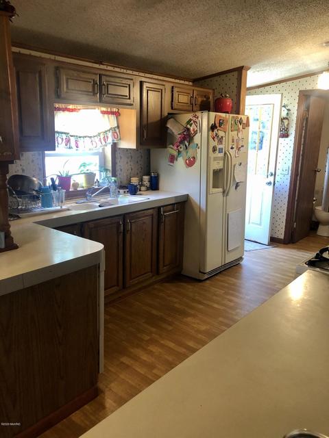 618 Ellis Ave, Belding, MI 48809 photo 5