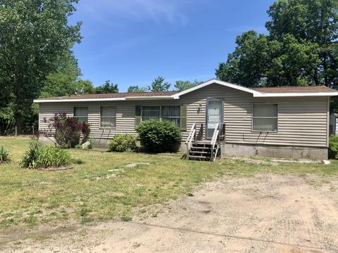 618 Ellis Ave, Belding, MI 48809 photo 1