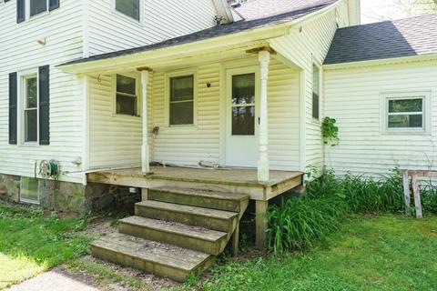 9863 Douglas Ave, Plainwell, MI 49080 photo 2