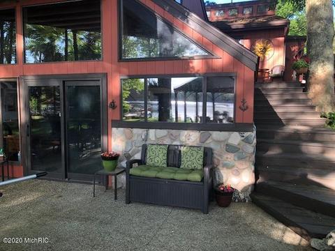 19042 E Brandywine Dr, Gobles, MI 49055 photo 2