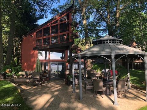 19042 E Brandywine Dr, Gobles, MI 49055 photo 1