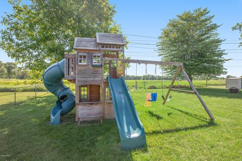 1068 S Peach Ct, Plainwell, MI 49080 photo 37
