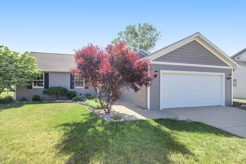 1068 S Peach Ct, Plainwell, MI 49080 photo 3