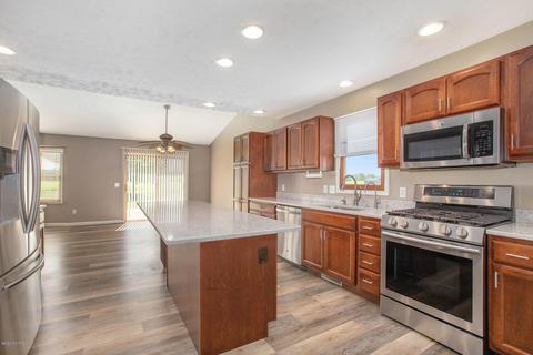 1068 S Peach Ct, Plainwell, MI 49080 photo 11
