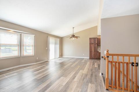 1068 S Peach Ct, Plainwell, MI 49080 photo 7
