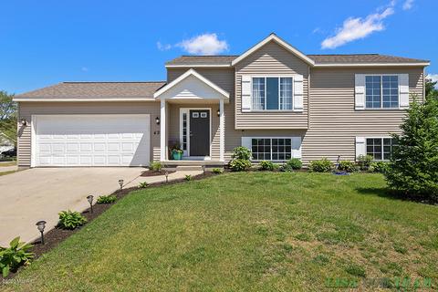 422 White Pine Ct, Belding, MI 48809 photo 2