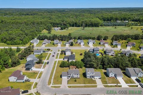 422 White Pine Ct, Belding, MI 48809 photo 54