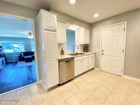 1712 Joan Ct, Dorr, MI 49323 photo 12