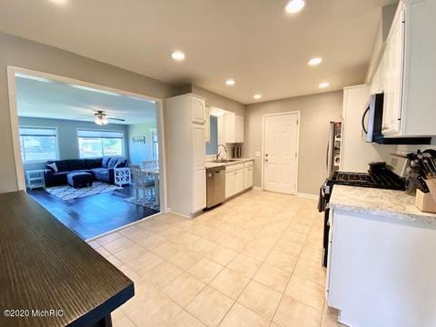 1712 Joan Ct, Dorr, MI 49323 photo 10
